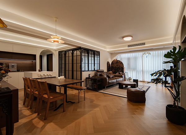 132㎡的溫馨居所：中古風(fēng)的溫柔與光影交織