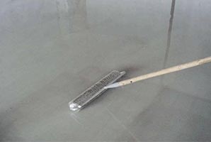 家里鋪木地板不做自流平？等著換地板吧！